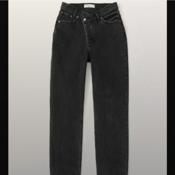Abercrombie & Fitch The Dad High Rise Criss Cross Jeans in Black - Picture 2 of 8